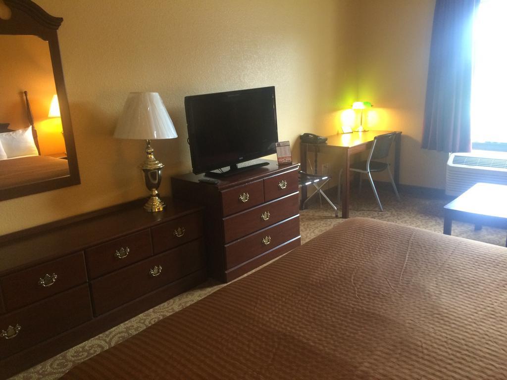 Luxury Suites 펜사콜라 객실 사진